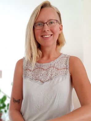 Ellen R.